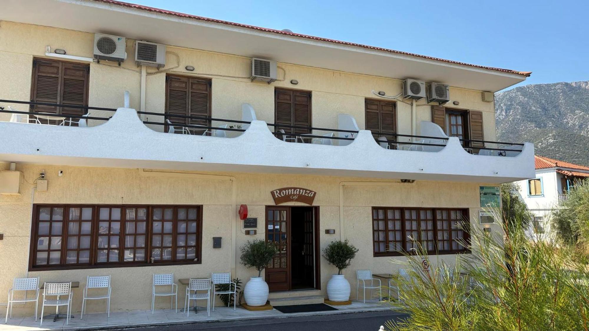 Romanza Rooms Poúlithra المظهر الخارجي الصورة